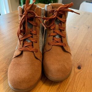 New-Sorel Wedge boots.